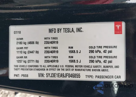 2018 Tesla Model 3 Long Range/Mid Range z USA, uszkodzony, nr VIN 5YJ3E1EA9JF046855
